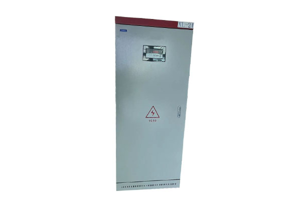 How strong insulation protection can the insulation protection plate set between the door and the components in the low voltage power distribution cabinet provide?